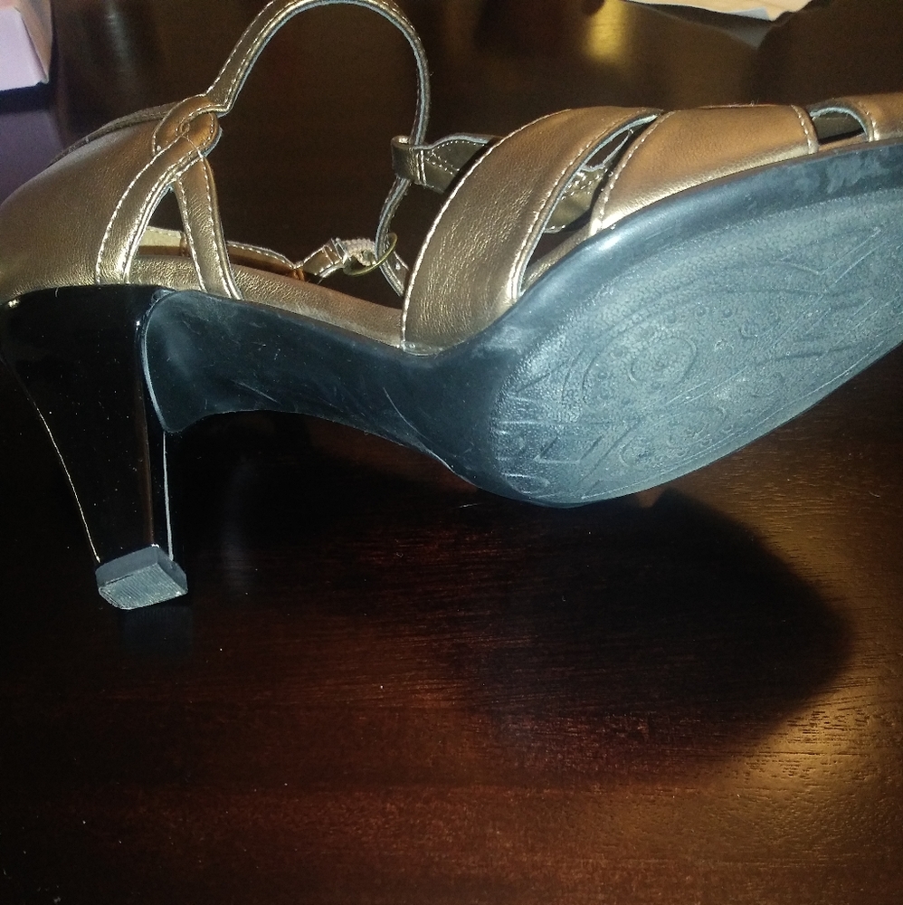 Shoes - Picture 2 of 4
